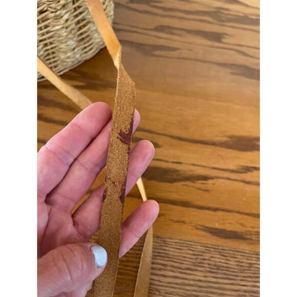 Vintage basket with leather strap and attached lid - Picture 3 of 7